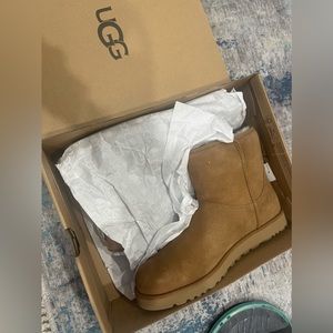 UGG PLUSH COREY LAMB FUR BOOTS IN SIZE 9 TAN!! NEW